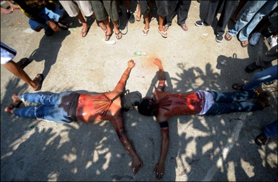 بالصور.. مسلسلات اون لاين ينقل لكم احتفالات الجمعة العظيمة حول العالم!! صورة رقم 133 بالصور.. مسلسلات اون لاين ينقل لكم احتفالات الجمعة العظيمة حول العالم!! صورة رقم 133