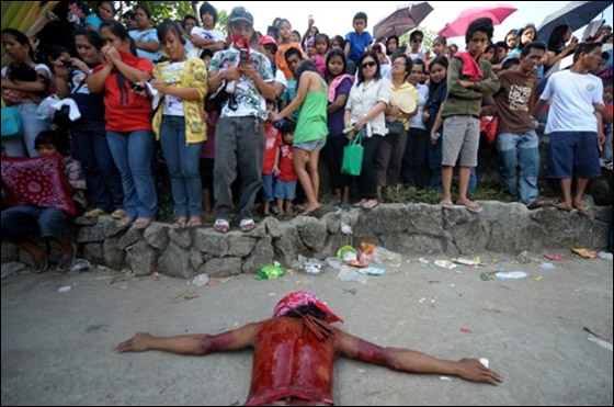 بالصور.. مسلسلات اون لاين ينقل لكم احتفالات الجمعة العظيمة حول العالم!! صورة رقم 127 بالصور.. مسلسلات اون لاين ينقل لكم احتفالات الجمعة العظيمة حول العالم!! صورة رقم 127