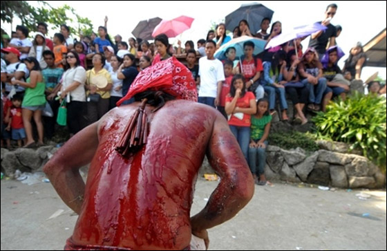 بالصور.. مسلسلات اون لاين ينقل لكم احتفالات الجمعة العظيمة حول العالم!! صورة رقم 139 بالصور.. مسلسلات اون لاين ينقل لكم احتفالات الجمعة العظيمة حول العالم!! صورة رقم 139