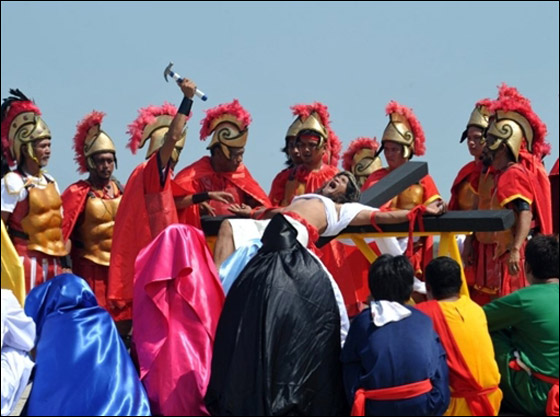 بالصور.. مسلسلات اون لاين ينقل لكم احتفالات الجمعة العظيمة حول العالم!! صورة رقم 128 بالصور.. مسلسلات اون لاين ينقل لكم احتفالات الجمعة العظيمة حول العالم!! صورة رقم 128