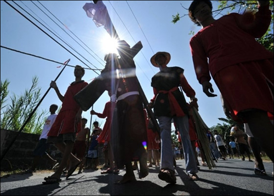 بالصور.. مسلسلات اون لاين ينقل لكم احتفالات الجمعة العظيمة حول العالم!! صورة رقم 138 بالصور.. مسلسلات اون لاين ينقل لكم احتفالات الجمعة العظيمة حول العالم!! صورة رقم 138