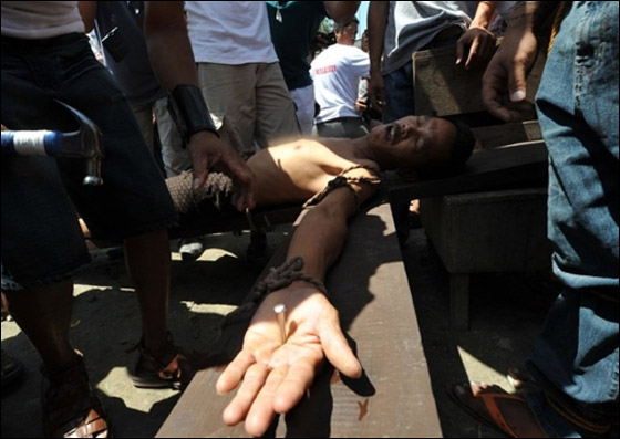 بالصور.. مسلسلات اون لاين ينقل لكم احتفالات الجمعة العظيمة حول العالم!! صورة رقم 130 بالصور.. مسلسلات اون لاين ينقل لكم احتفالات الجمعة العظيمة حول العالم!! صورة رقم 130