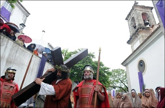 بالصور.. مسلسلات اون لاين ينقل لكم احتفالات الجمعة العظيمة حول العالم!! صورة رقم 146 بالصور.. مسلسلات اون لاين ينقل لكم احتفالات الجمعة العظيمة حول العالم!! صورة رقم 146