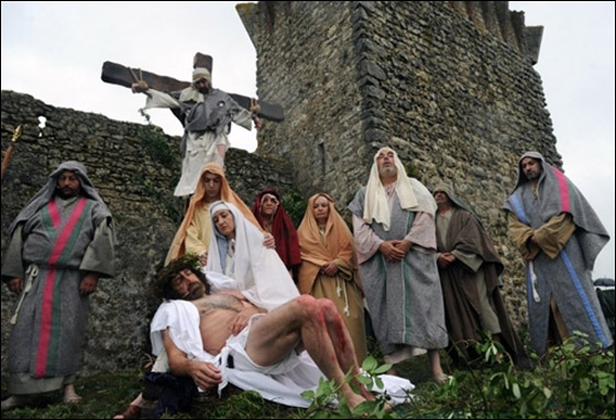 بالصور.. مسلسلات اون لاين ينقل لكم احتفالات الجمعة العظيمة حول العالم!! صورة رقم 145 بالصور.. مسلسلات اون لاين ينقل لكم احتفالات الجمعة العظيمة حول العالم!! صورة رقم 145