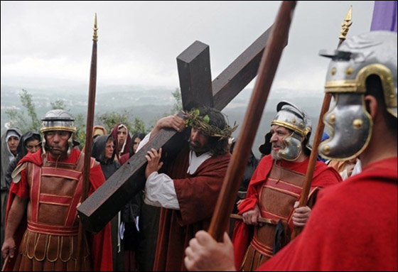 بالصور.. مسلسلات اون لاين ينقل لكم احتفالات الجمعة العظيمة حول العالم!! صورة رقم 144 بالصور.. مسلسلات اون لاين ينقل لكم احتفالات الجمعة العظيمة حول العالم!! صورة رقم 144