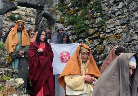 بالصور.. مسلسلات اون لاين ينقل لكم احتفالات الجمعة العظيمة حول العالم!! صورة رقم 148 بالصور.. مسلسلات اون لاين ينقل لكم احتفالات الجمعة العظيمة حول العالم!! صورة رقم 148