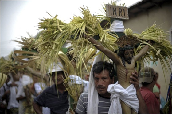 بالصور.. مسلسلات اون لاين ينقل لكم احتفالات الجمعة العظيمة حول العالم!! صورة رقم 150 بالصور.. مسلسلات اون لاين ينقل لكم احتفالات الجمعة العظيمة حول العالم!! صورة رقم 150