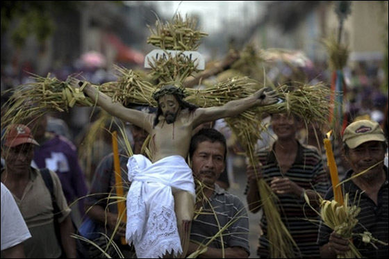 بالصور.. مسلسلات اون لاين ينقل لكم احتفالات الجمعة العظيمة حول العالم!! صورة رقم 153 بالصور.. مسلسلات اون لاين ينقل لكم احتفالات الجمعة العظيمة حول العالم!! صورة رقم 153
