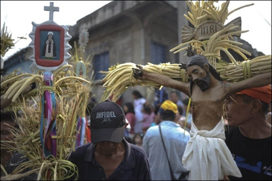 بالصور.. مسلسلات اون لاين ينقل لكم احتفالات الجمعة العظيمة حول العالم!! صورة رقم 151 بالصور.. مسلسلات اون لاين ينقل لكم احتفالات الجمعة العظيمة حول العالم!! صورة رقم 151