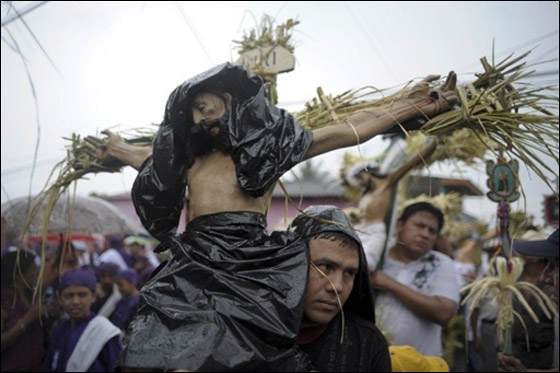 بالصور.. مسلسلات اون لاين ينقل لكم احتفالات الجمعة العظيمة حول العالم!! صورة رقم 149 بالصور.. مسلسلات اون لاين ينقل لكم احتفالات الجمعة العظيمة حول العالم!! صورة رقم 149