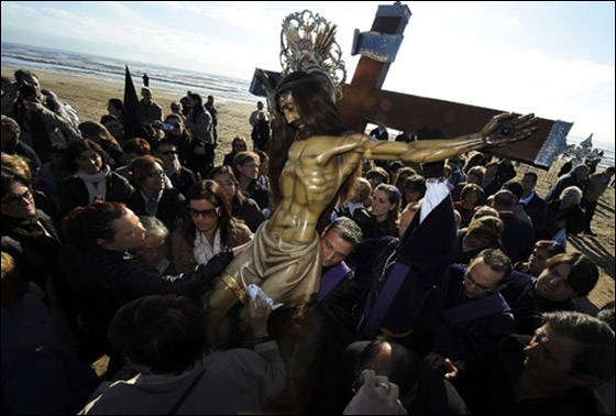 بالصور.. مسلسلات اون لاين ينقل لكم احتفالات الجمعة العظيمة حول العالم!! صورة رقم 167 بالصور.. مسلسلات اون لاين ينقل لكم احتفالات الجمعة العظيمة حول العالم!! صورة رقم 167