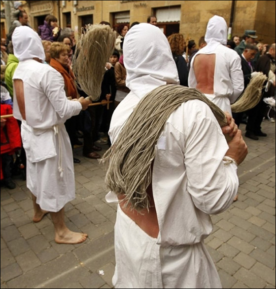 بالصور.. مسلسلات اون لاين ينقل لكم احتفالات الجمعة العظيمة حول العالم!! صورة رقم 158 بالصور.. مسلسلات اون لاين ينقل لكم احتفالات الجمعة العظيمة حول العالم!! صورة رقم 158