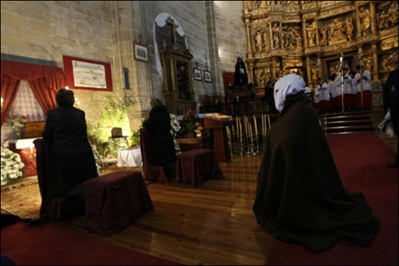 بالصور.. مسلسلات اون لاين ينقل لكم احتفالات الجمعة العظيمة حول العالم!! صورة رقم 170 بالصور.. مسلسلات اون لاين ينقل لكم احتفالات الجمعة العظيمة حول العالم!! صورة رقم 170