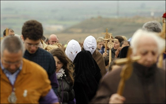 بالصور.. مسلسلات اون لاين ينقل لكم احتفالات الجمعة العظيمة حول العالم!! صورة رقم 172 بالصور.. مسلسلات اون لاين ينقل لكم احتفالات الجمعة العظيمة حول العالم!! صورة رقم 172