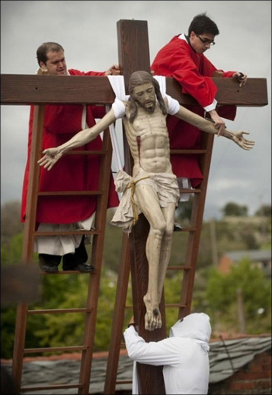 بالصور.. مسلسلات اون لاين ينقل لكم احتفالات الجمعة العظيمة حول العالم!! صورة رقم 165 بالصور.. مسلسلات اون لاين ينقل لكم احتفالات الجمعة العظيمة حول العالم!! صورة رقم 165