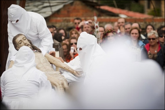 بالصور.. مسلسلات اون لاين ينقل لكم احتفالات الجمعة العظيمة حول العالم!! صورة رقم 161 بالصور.. مسلسلات اون لاين ينقل لكم احتفالات الجمعة العظيمة حول العالم!! صورة رقم 161