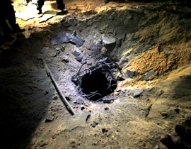 حلف الشمال الاطلسي يفجر مجمع القذافي ويقتل 3 اشخاص! صورة رقم 1 حلف الشمال الاطلسي يفجر مجمع القذافي ويقتل 3 اشخاص! صورة رقم 1