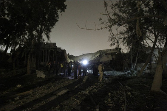 محاولة لقتل القذافي.. حلف الناتو يدك مكتبه في باب العزيزية صورة رقم 2 محاولة لقتل القذافي.. حلف الناتو يدك مكتبه في باب العزيزية صورة رقم 2