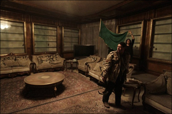 محاولة لقتل القذافي.. حلف الناتو يدك مكتبه في باب العزيزية صورة رقم 5 محاولة لقتل القذافي.. حلف الناتو يدك مكتبه في باب العزيزية صورة رقم 5