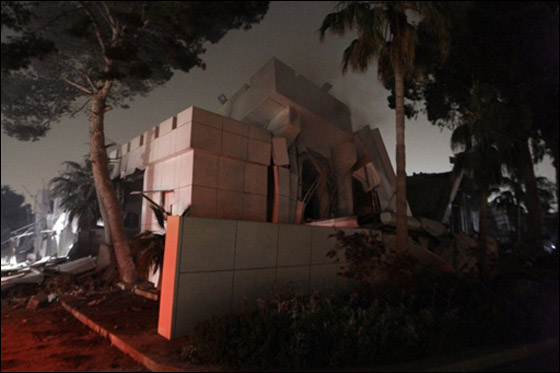 محاولة لقتل القذافي.. حلف الناتو يدك مكتبه في باب العزيزية صورة رقم 6 محاولة لقتل القذافي.. حلف الناتو يدك مكتبه في باب العزيزية صورة رقم 6