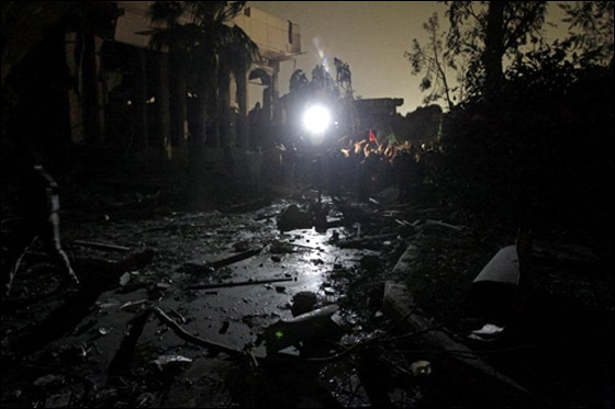 محاولة لقتل القذافي.. حلف الناتو يدك مكتبه في باب العزيزية صورة رقم 8 محاولة لقتل القذافي.. حلف الناتو يدك مكتبه في باب العزيزية صورة رقم 8