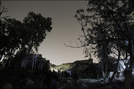 محاولة لقتل القذافي.. حلف الناتو يدك مكتبه في باب العزيزية صورة رقم 9 محاولة لقتل القذافي.. حلف الناتو يدك مكتبه في باب العزيزية صورة رقم 9