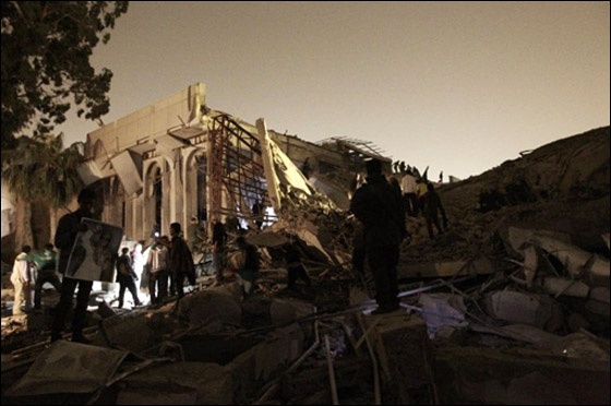 محاولة لقتل القذافي.. حلف الناتو يدك مكتبه في باب العزيزية صورة رقم 10 محاولة لقتل القذافي.. حلف الناتو يدك مكتبه في باب العزيزية صورة رقم 10