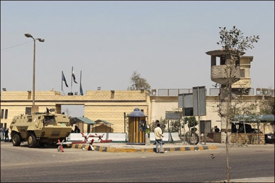 السلطات المصرية تأمر بنقل مبارك إلى مستشفى عسكري في القاهرة صورة رقم 2 السلطات المصرية تأمر بنقل مبارك إلى مستشفى عسكري في القاهرة صورة رقم 2