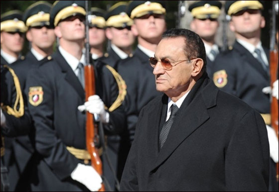 السلطات المصرية تأمر بنقل مبارك إلى مستشفى عسكري في القاهرة صورة رقم 7 السلطات المصرية تأمر بنقل مبارك إلى مستشفى عسكري في القاهرة صورة رقم 7