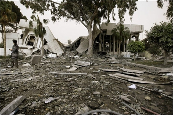 جثث متناثرة في مصراته خلال معارك بين الثوار والكتائب  صورة رقم 13