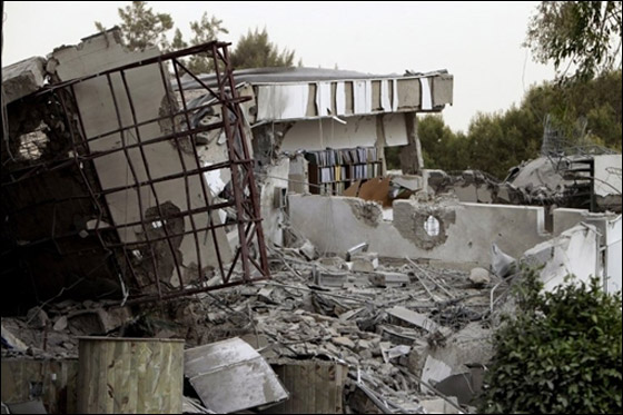 جثث متناثرة في مصراته خلال معارك بين الثوار والكتائب  صورة رقم 8