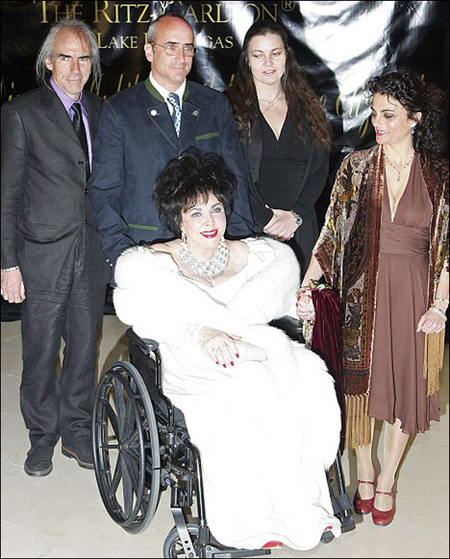 اليزابيث تايلور منحت طفلة انجبتها بالسر لعائلة ايرلندية! صورة رقم 3 اليزابيث تايلور منحت طفلة انجبتها بالسر لعائلة ايرلندية! صورة رقم 3