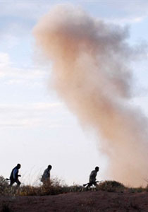 مغربي يكشف عن مقتل امرأة حامل امام اعينه بأيدي مرتزقة القذافي! صورة رقم 2