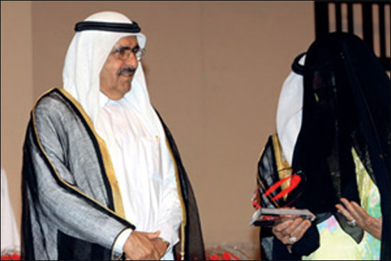 ستينية اماراتية تشق طريقها في الابتدائية! صورة رقم 2