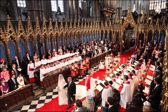 ما هي الكلمات التي تبادلها الامير وكايت على شرفة قصر بكنغهام؟ صورة رقم 6