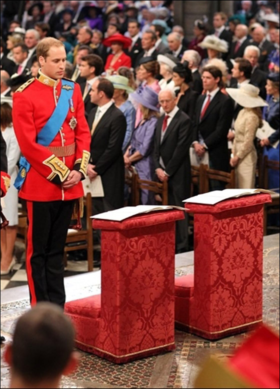 ما هي الكلمات التي تبادلها الامير وكايت على شرفة قصر بكنغهام؟ صورة رقم 15