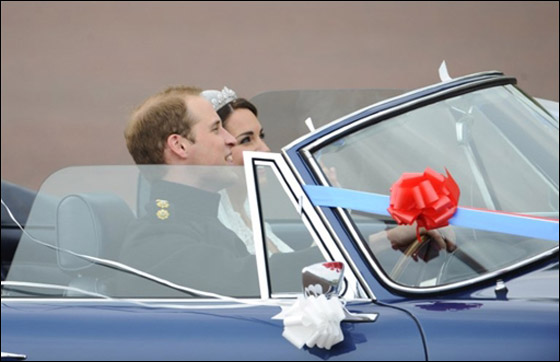 السيارة التي أقلت الأمير وليام وزوجته.. ملك للأمير تشارلز  صورة رقم 7