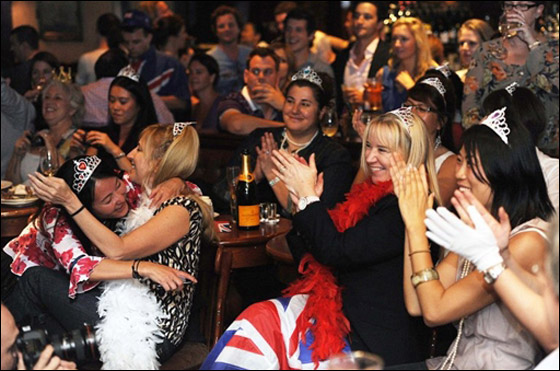 مسلسلات اون لاين ينقل لكم بالصور أجواء الزفاف الملكي حول العالم!!   صورة رقم 16