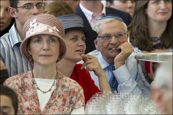 مسلسلات اون لاين ينقل لكم بالصور أجواء الزفاف الملكي حول العالم!!   صورة رقم 25