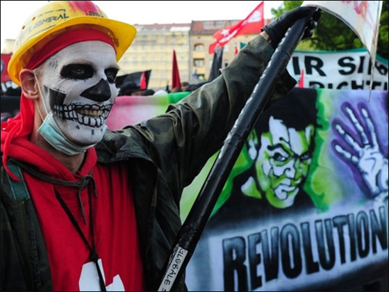 مسلسلات اون لاين ينقل لكم صور لعمال العالم يتظاهرون بذكرى الاول من ايار   صورة رقم 5