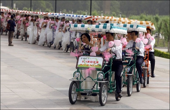 مسلسلات اون لاين ينقل لكم صور لعمال العالم يتظاهرون بذكرى الاول من ايار   صورة رقم 19