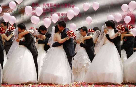 مسلسلات اون لاين ينقل لكم صور لعمال العالم يتظاهرون بذكرى الاول من ايار   صورة رقم 20