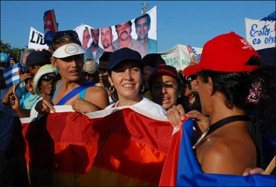 مسلسلات اون لاين ينقل لكم صور لعمال العالم يتظاهرون بذكرى الاول من ايار   صورة رقم 22