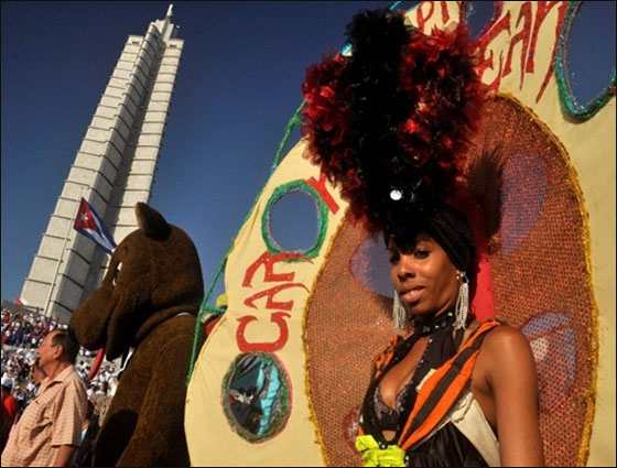 مسلسلات اون لاين ينقل لكم صور لعمال العالم يتظاهرون بذكرى الاول من ايار   صورة رقم 25