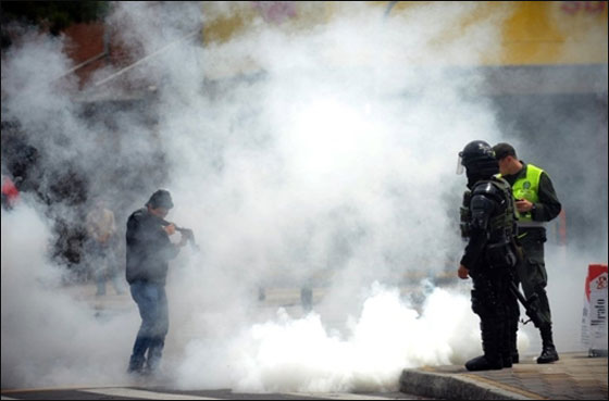 مسلسلات اون لاين ينقل لكم صور لعمال العالم يتظاهرون بذكرى الاول من ايار   صورة رقم 32