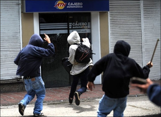 مسلسلات اون لاين ينقل لكم صور لعمال العالم يتظاهرون بذكرى الاول من ايار   صورة رقم 34