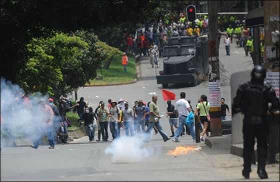 مسلسلات اون لاين ينقل لكم صور لعمال العالم يتظاهرون بذكرى الاول من ايار   صورة رقم 38