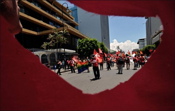 مسلسلات اون لاين ينقل لكم صور لعمال العالم يتظاهرون بذكرى الاول من ايار   صورة رقم 42