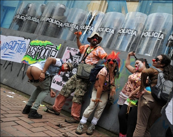 مسلسلات اون لاين ينقل لكم صور لعمال العالم يتظاهرون بذكرى الاول من ايار   صورة رقم 44