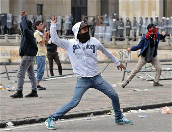 مسلسلات اون لاين ينقل لكم صور لعمال العالم يتظاهرون بذكرى الاول من ايار   صورة رقم 72